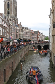 Party boats at a narrow section of the Oudegracht. The old Fish Market was held over the bridge; the small square is an outdoor cafe now.