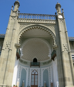 Rear facade with Moorish arch